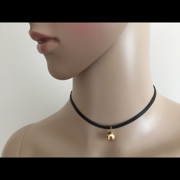Black Choker round pendant - Picture 3 of 3